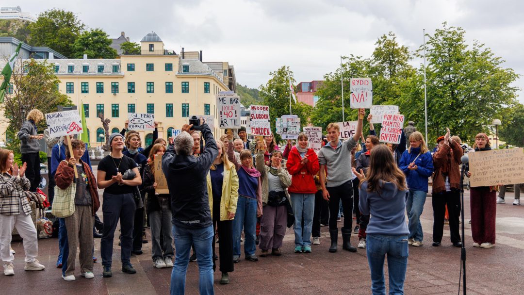 Demonstrasjon for rene fjorder i Ålesund